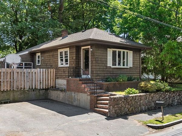 15 Quannapowitt Ave, Wakefield, MA 01880