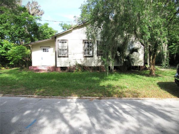 14 S LAKE STREET , CRESCENT CITY, FL 32112