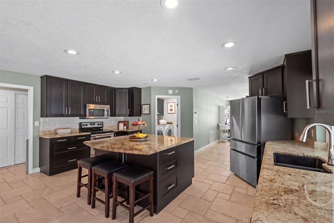 3046 Oak Cove Drive, Clearwater, FL 33759 Photo