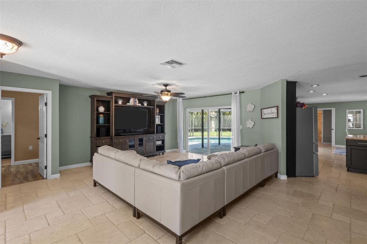 3046 Oak Cove Drive, Clearwater, FL 33759 Photo