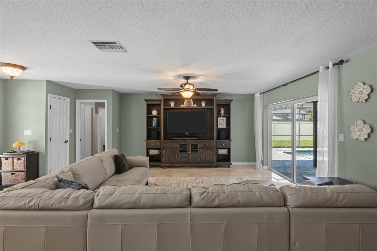 3046 Oak Cove Drive, Clearwater, FL 33759 Photo