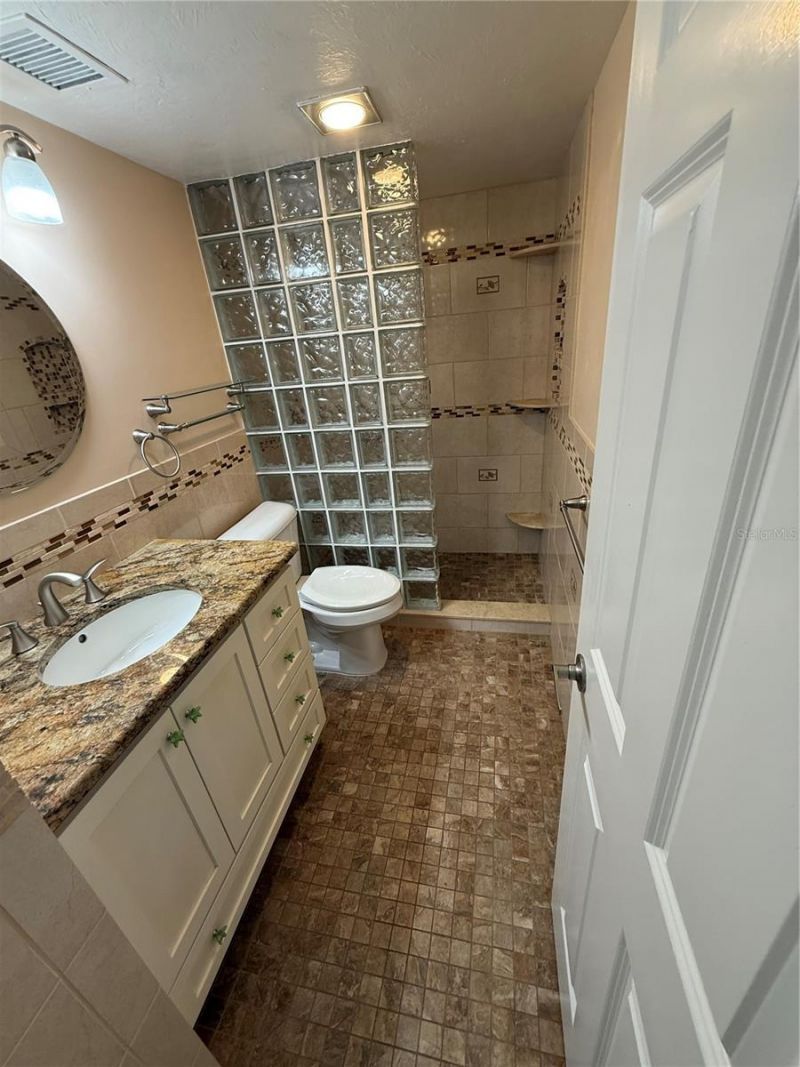 1250 N Portofino Drive, Unit 202, Sarasota, FL 34242 Photo