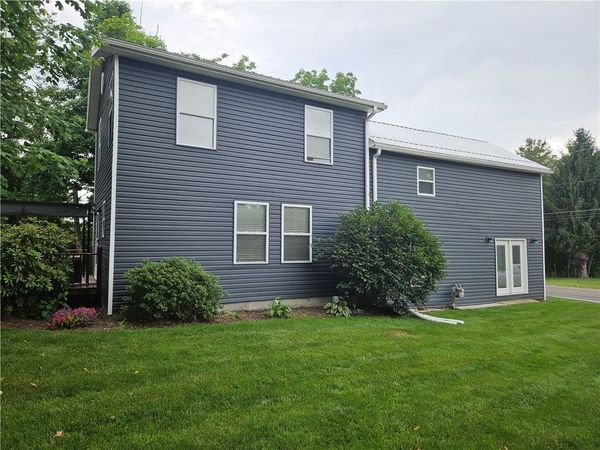 1110 Sunrise Dr , New Castle, PA 16105