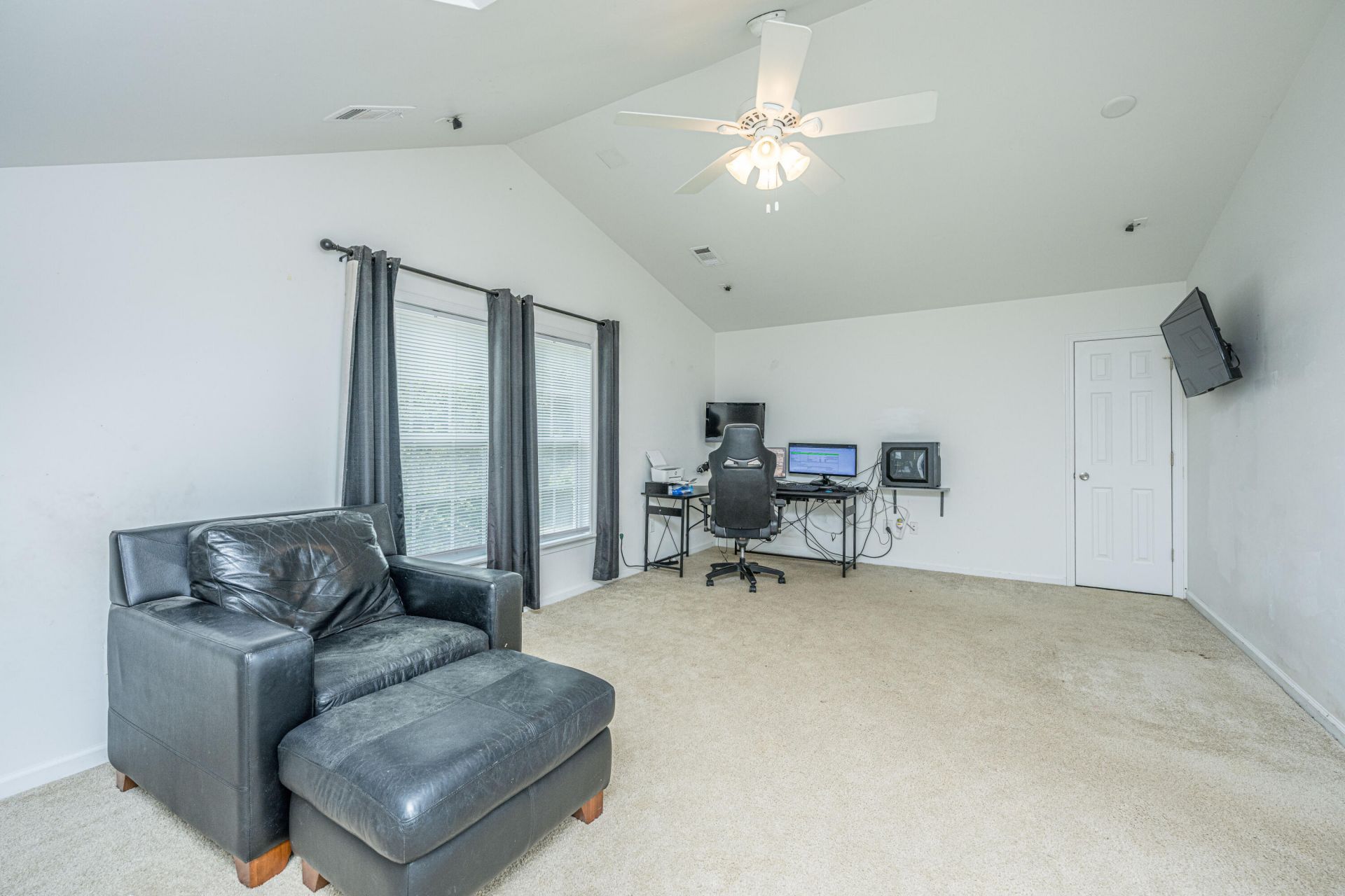 1517 Saint Stephens Way Photo 41