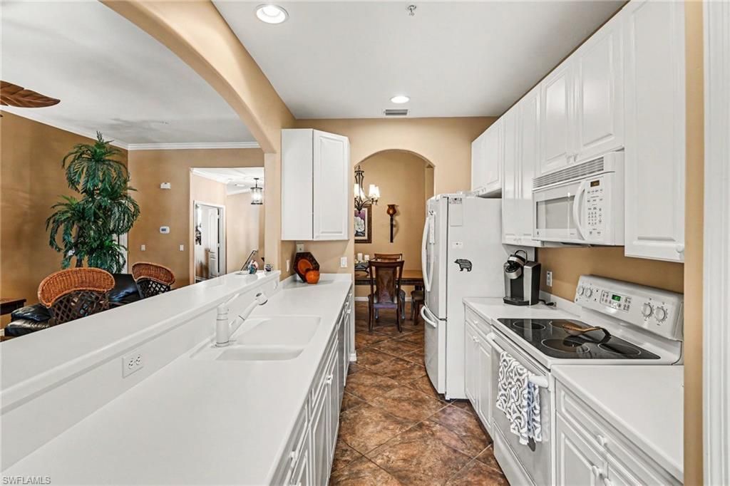 1230 Sweetwater Ln, Unit 2208, Naples, FL 34110 Photo