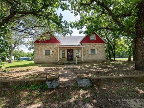 318 W Ross Street, Gorman, TX 76454