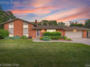 24100 Alpine Street, Clinton Twp, MI 48036