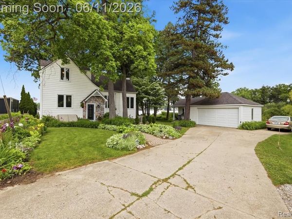 6880 Forestlawn Court , Waterford Twp, MI 48327