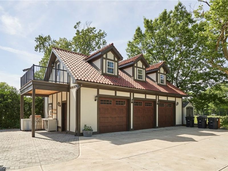 17004 Greenwood Avenue, Cleveland, OH 44111 Photo 2