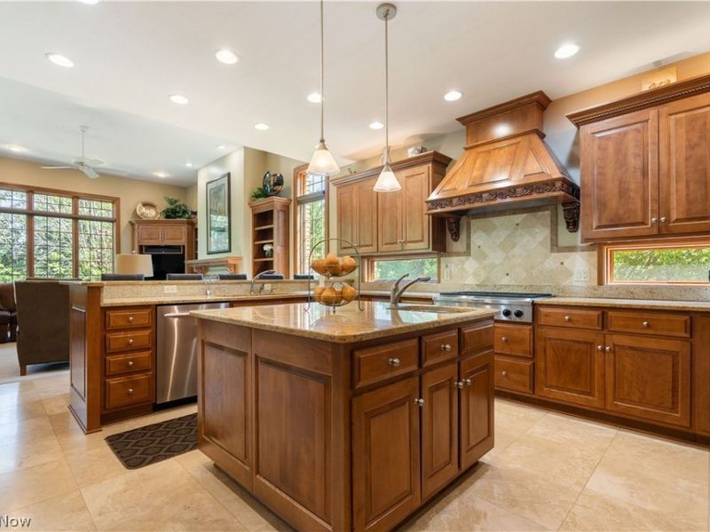 1544 Pilgrims Knob SE, Canton, OH 44709 Photo 9