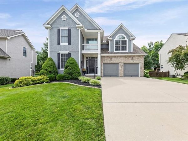16019 S Locust Street, Olathe, KS 66062