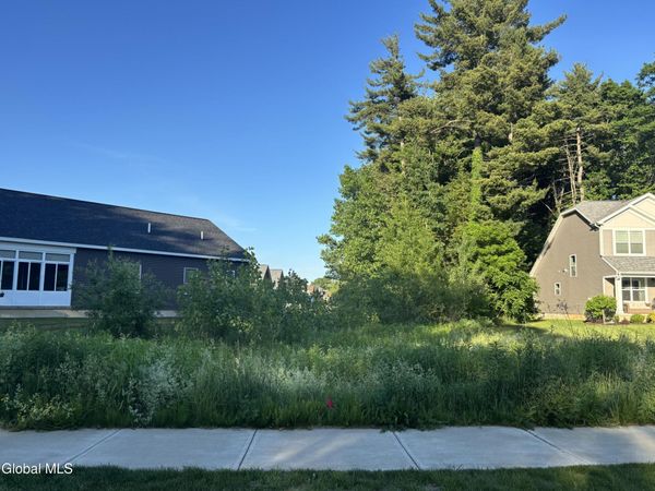 51 Vettura Court, Malta, NY 12020