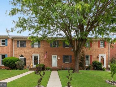 228 GEORGETOWN CIR, HANOVER, PA 17331