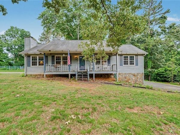 313 West Lane , Woodstock, GA 30188
