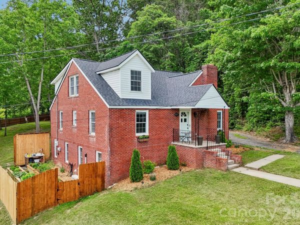 111 Bennett Street, Burnsville, NC 28714