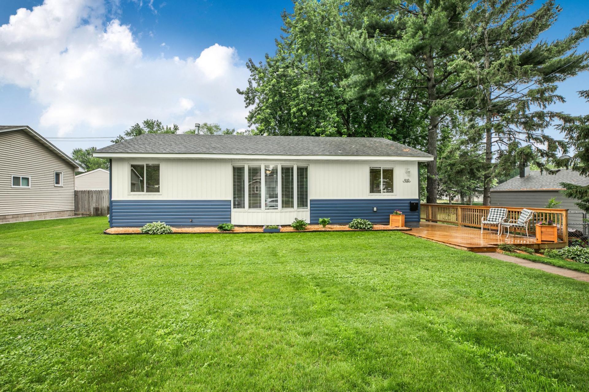 410 57th Place NE, Fridley, MN 55432