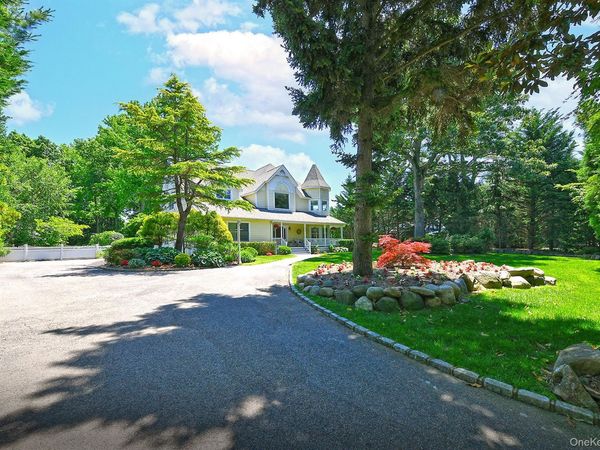 4 Hampton Court, Huntington, NY 11743