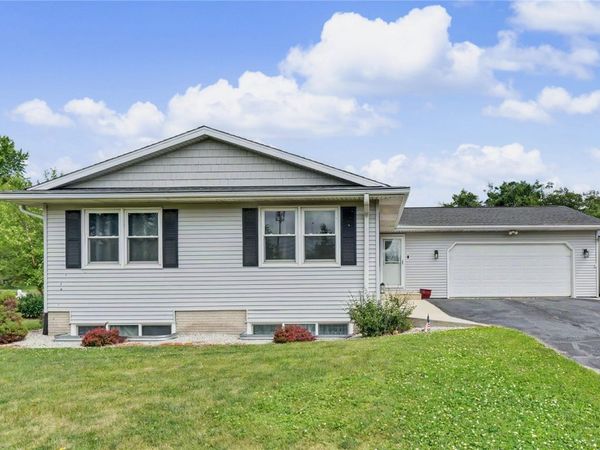 966 Eastview Avenue , Marion, IA 52302