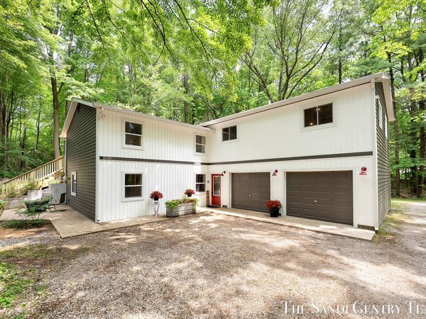 16393 Taft Street, Spring Lake, MI 49456
