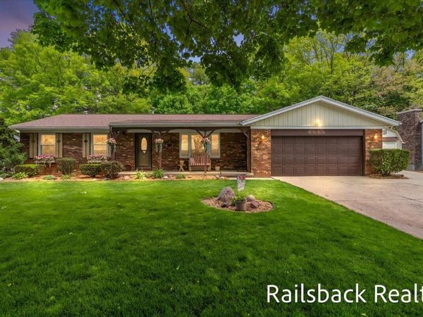 6584 Wahlfield Avenue NW, Comstock Park, MI 49321