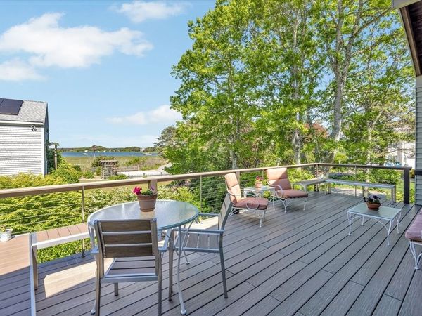 128 Whippoorwill Cir, Mashpee, MA 02649