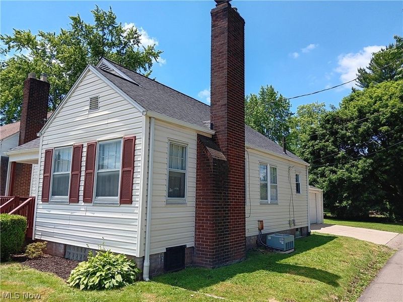1815 Kirk Court NW, Canton, OH 44709 Photo 2