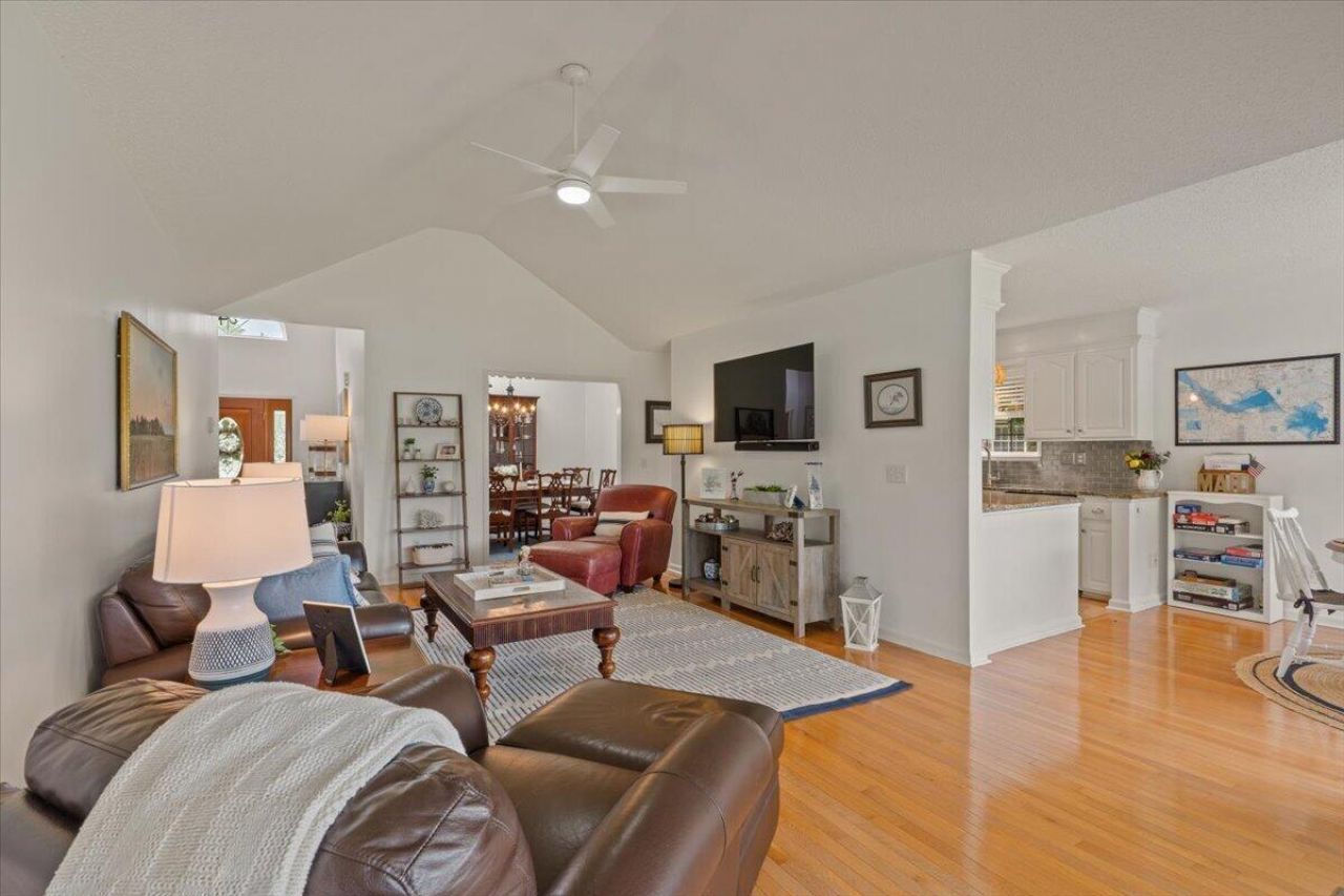 213 Ridge Lake Drive Photo 8