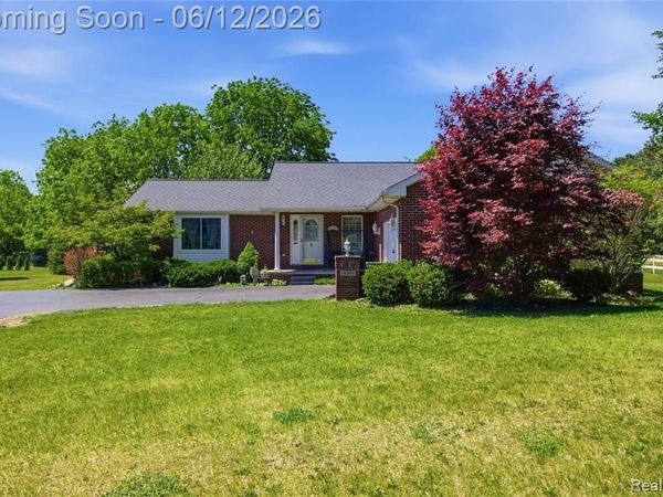 16362 Paddock Club Boulevard , Fenton Twp, MI 48451