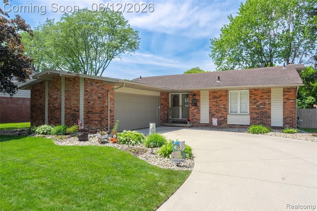 18481 Westbrook Drive , Livonia, MI 48152 Main Photo