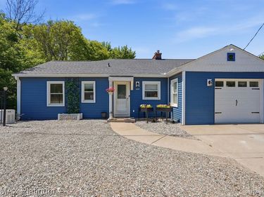 1612 S Hughes Road, Genoa Twp, MI 48114