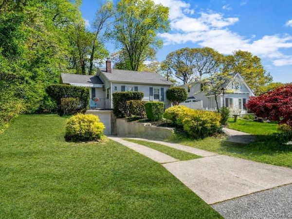 24 Locust Road, Wading River, NY 11792