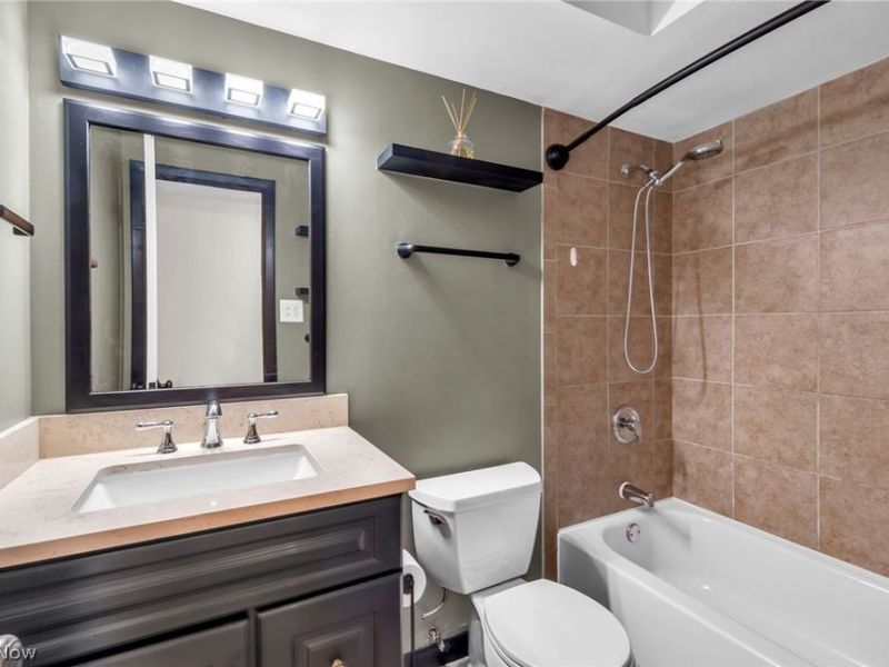 12900 Lake Avenue, Unit 216, Lakewood, OH 44107 Photo 16