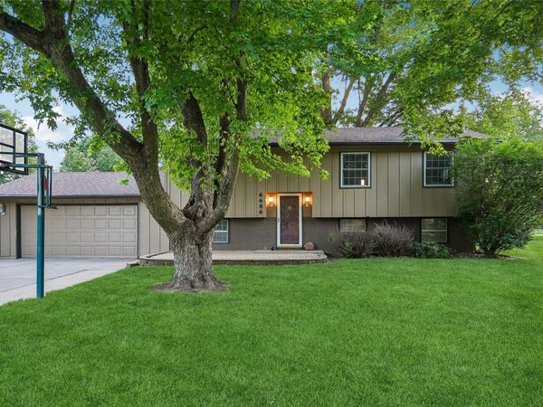 6686 NW 54th Court, Johnston, IA 50131