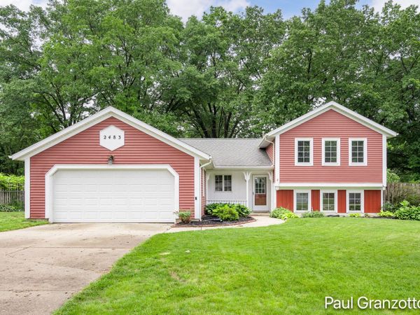 2483 Russit Drive NE, Grand Rapids, MI 49525