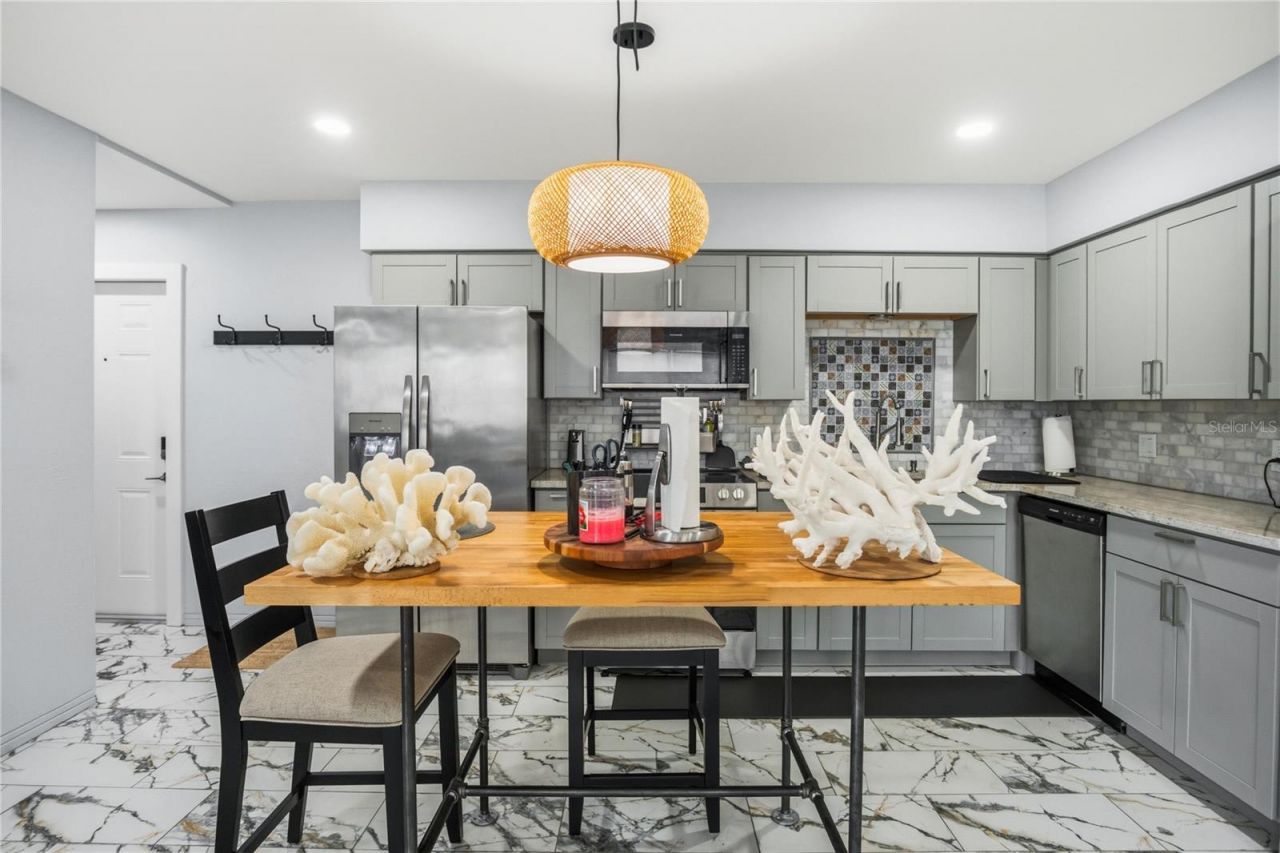 416 73rd Avenue N, Unit 207, Saint Petersburg, FL 33702 Photo