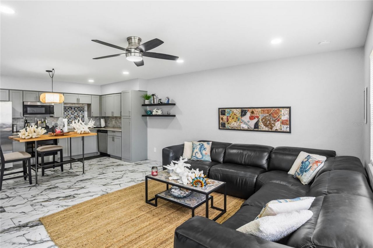 416 73rd Avenue N, Unit 207, Saint Petersburg, FL 33702 Photo