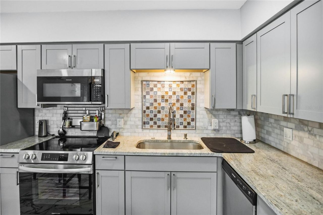 416 73rd Avenue N, Unit 207, Saint Petersburg, FL 33702 Photo
