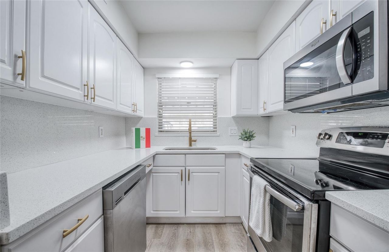 3717 S 46th Avenue S, Unit 8, Saint Petersburg, FL 33711 Photo
