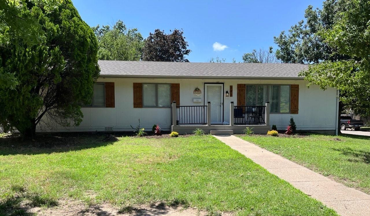 501 S Mount Carmel Ave, Wichita, KS 67213 Main Photo