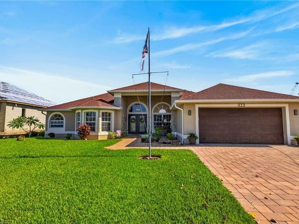 527 SW 40th TER , CAPE CORAL, FL 33914