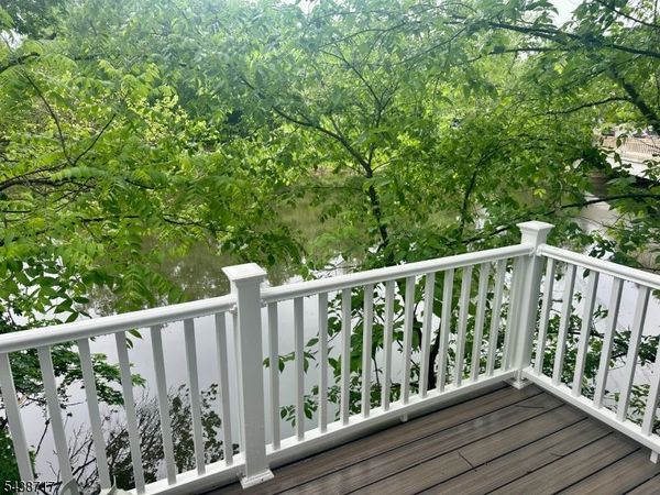 4 Leigh St, Clinton, NJ 08809