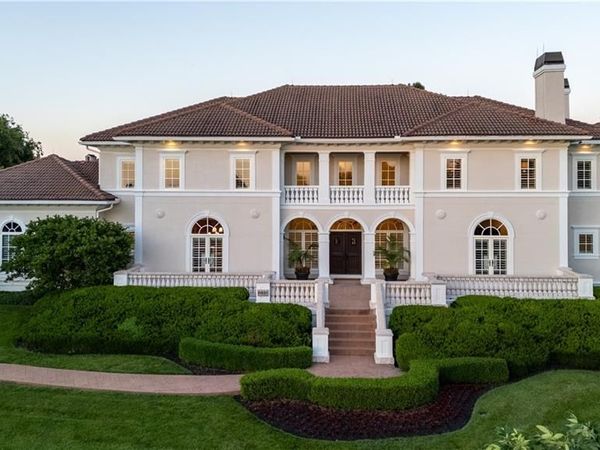 11125 Brookwood Street, Leawood, KS 66211