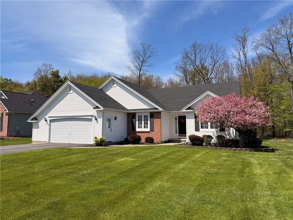 88 Leamington Circle , Rochester, NY 14626