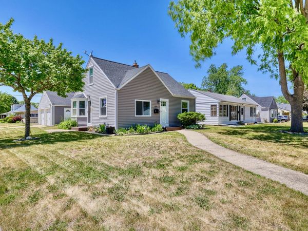 420 Scott Ave, Waukesha, WI 53186