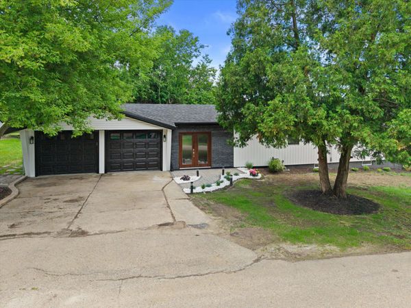 W3990 Longfellow Dr, Geneva, WI 53147