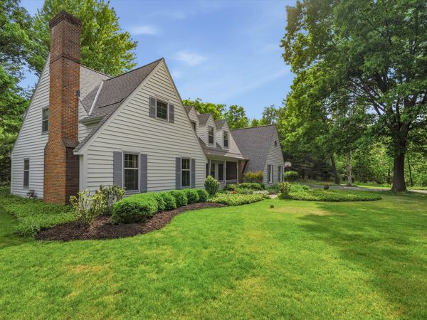 304 Fieldstone Rd, Delafield, WI 53018