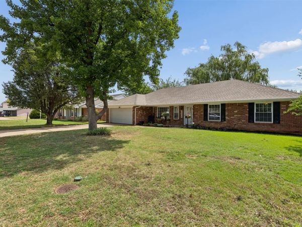 6904 Saint Mary's Place, Oklahoma City, OK 73132