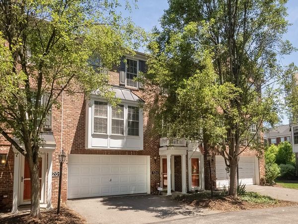 124 Chapel Harbor Dr , Pittsburgh, PA 15238