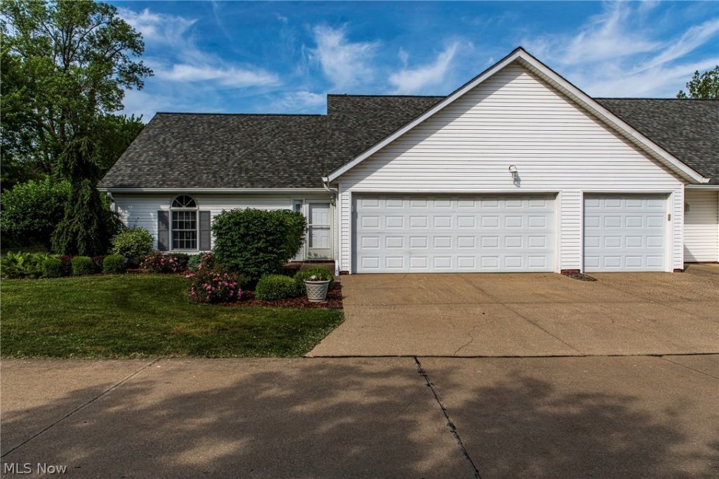 416 Harbor Ridge Lane, Fairport Harbor, OH 44077 Main Photo