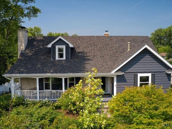706 S Batavia Avenue , Geneva, IL 60134